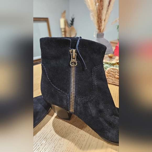 SAM EDELMAN Suede Louie Fringe Ankle Zip Booties. Black. Size 8 - Picture 8 of 15